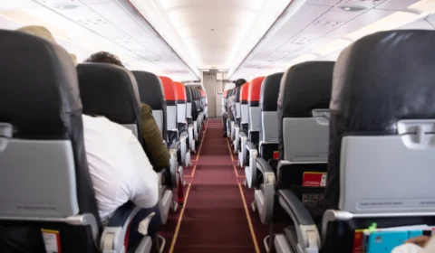 Anvisa mantém uso de máscaras em aviões e aeroportos