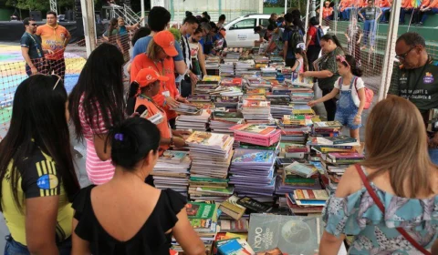 Feira do Livro de Manaus realiza doação de mais de 30 mil livros