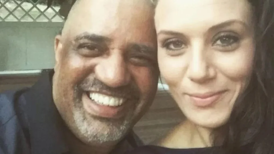 Atriz que atuou em Dr. Estranho é presa junto com o marido por abuso infantil