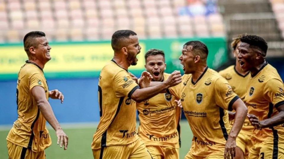 Em jogo de 4 gols, Amazonas e São Raimundo ficam no 2 a 2 pela Série D do Brasileiro