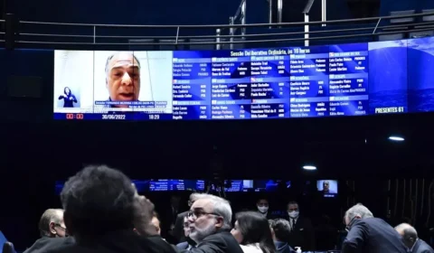 Senado aprova PEC que beneficia vários setores da economia até o fim de 2022