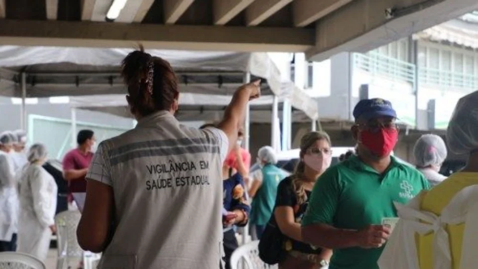 Pontos de vacinação contra Covid-19  funcionam até às 16h deste sábado em Manaus
