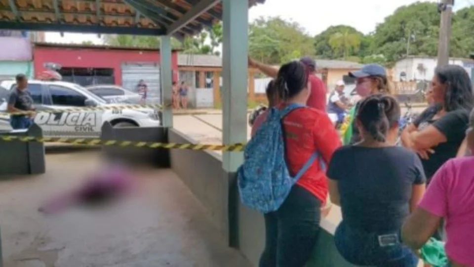 Jovem é morto a tiros dentro de comércio no município de Iranduba-AM