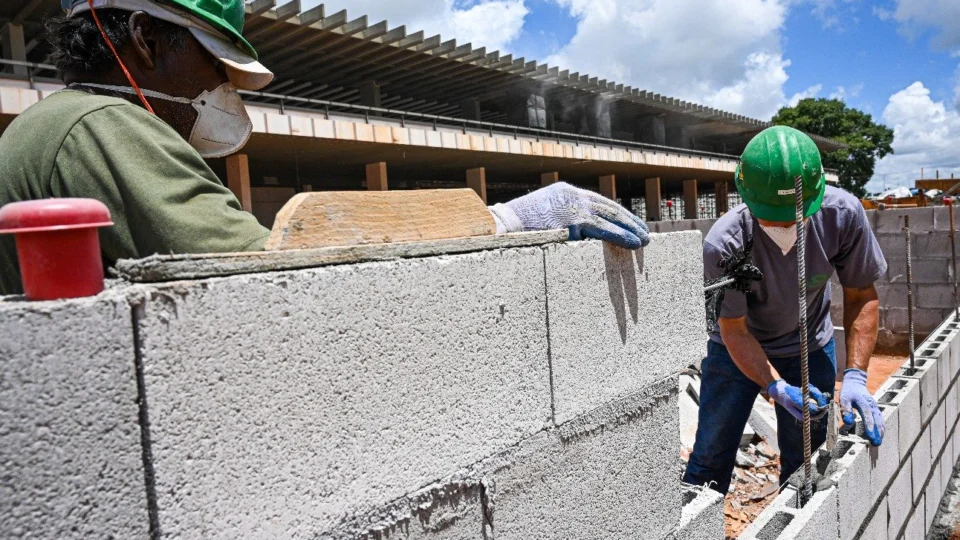 Número de empresas da construção ativas cai 9,9%, em 10 anos, no AM, aponta IBGE