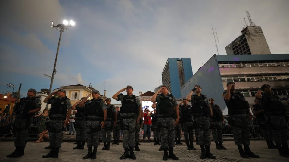 Policiais e bombeiros do AM receberão abono fardamento de mais de R$ 3 mil em maio