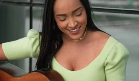 Carro desgovernado mata cantora sertaneja na Bahia