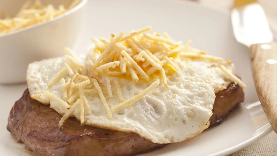 Receita Fácil: aprenda a fazer filé a cavalo