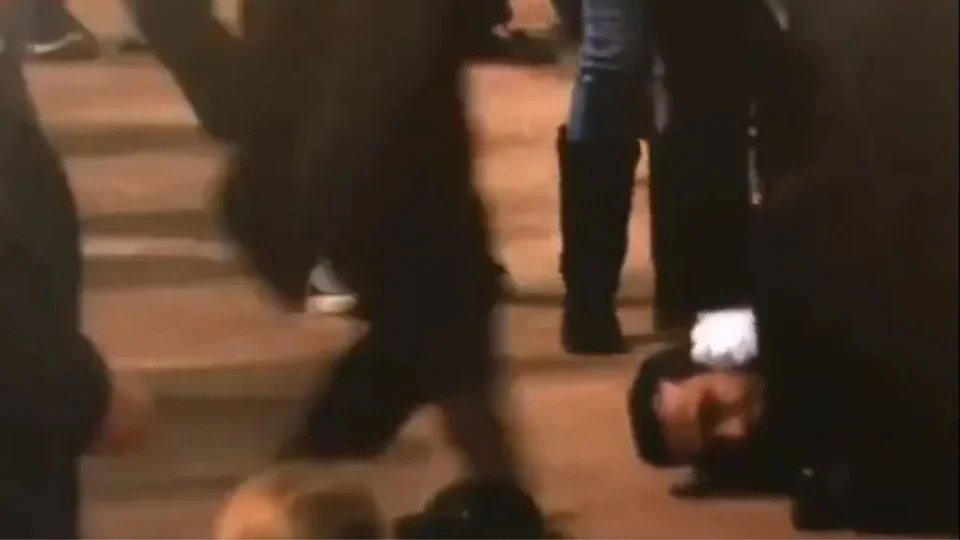 Homem é detido após correr em direção ao caixão da rainha Elizabeth II; veja vídeo