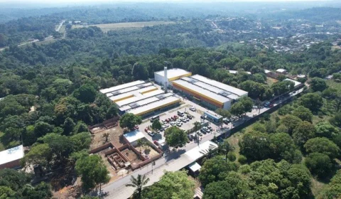 Drone sobrevoa comunidade e auxilia em regularização fundiária em Manaus