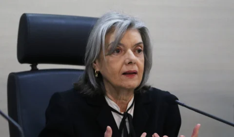 Ministra do STF manda arquivar pedido de investigação sobre Bolsonaro