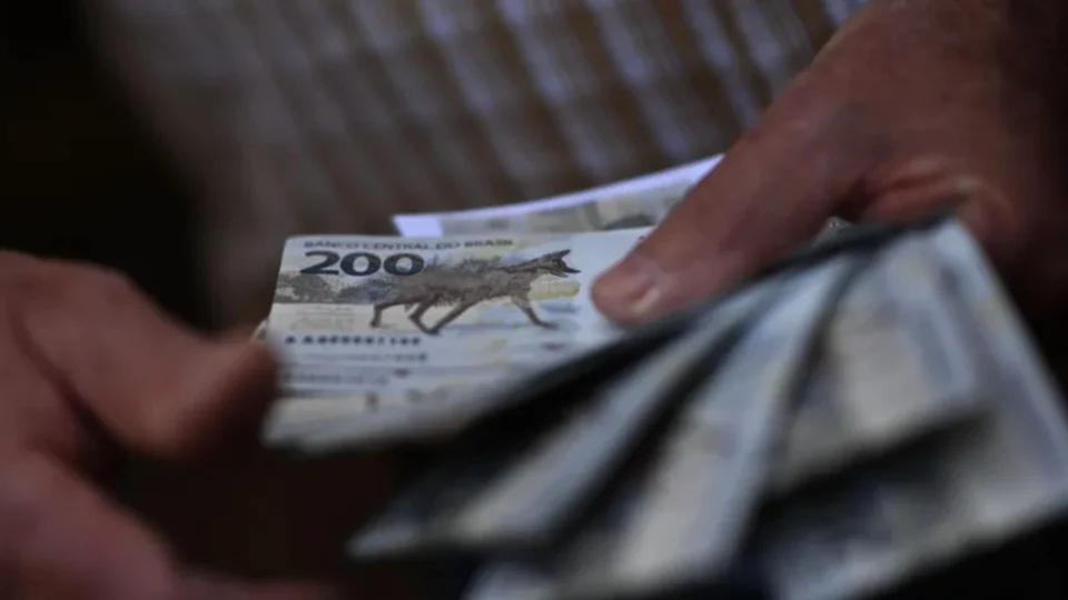 Crédito a pessoas físicas fica 32% mais caro em 1 ano e meio, analisa Anefac