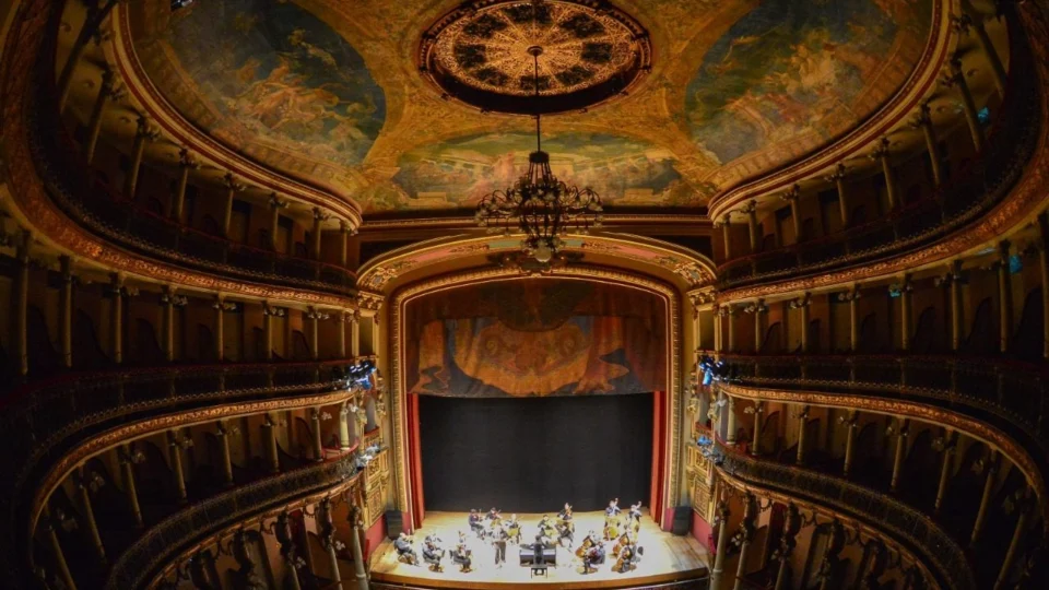 Teatro Amazonas divulga programação com peças teatrais, rock e música erudita