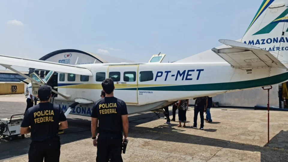 Polícia Federal faz fiscalização no aeroclube em Manaus; veja imagens