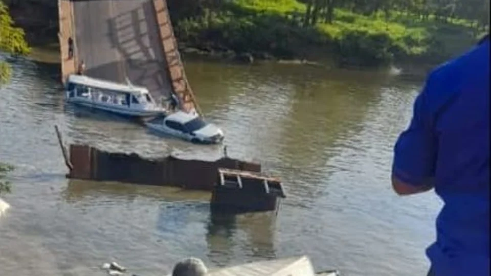 VÍDEO: ponte desaba e deixa mortos e feridos na BR-319 no interior do AM