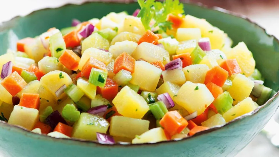 RECEITA FÁCIL: aprenda a fazer salsa refrescante