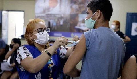 Manaus terá 11 pontos de vacinação contra Covid-19 neste sábado