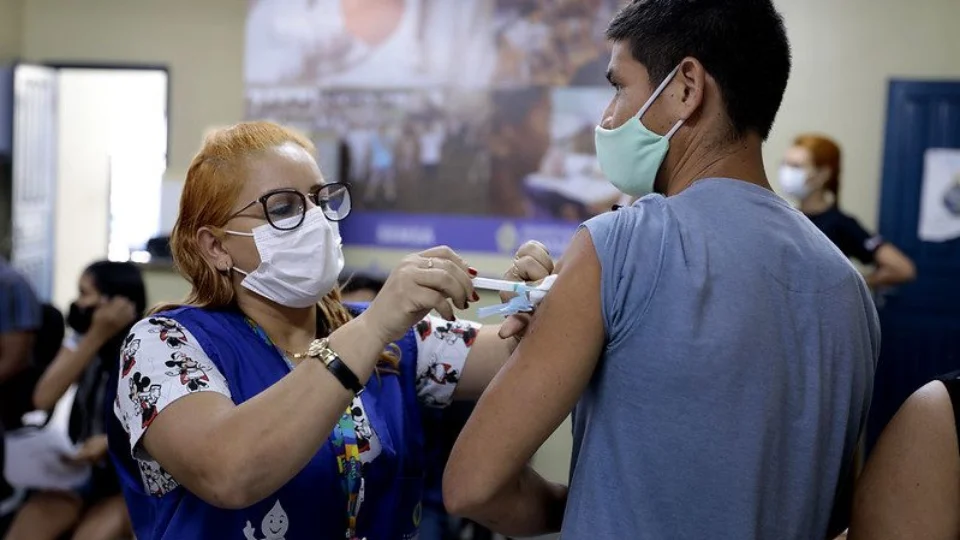 Manaus terá 11 pontos de vacinação contra Covid-19 neste sábado