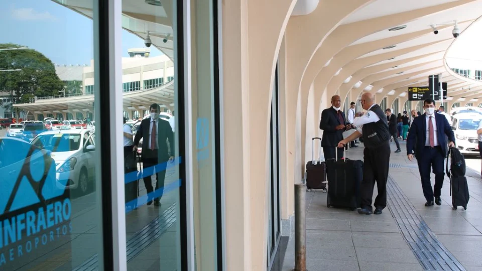 Em SP, aeroporto de Congonhas ainda enfrenta atrasos em pista interditada