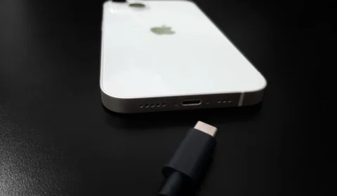 Apple deve lançar iPhone 15 com USB-C na União Europeia em 2023, diz analista