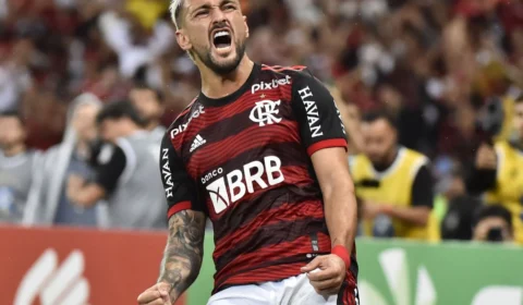 Flamengo vence Santos por 3 a 2 em noite de belos gols no Maracanã pelo Brasileirão
