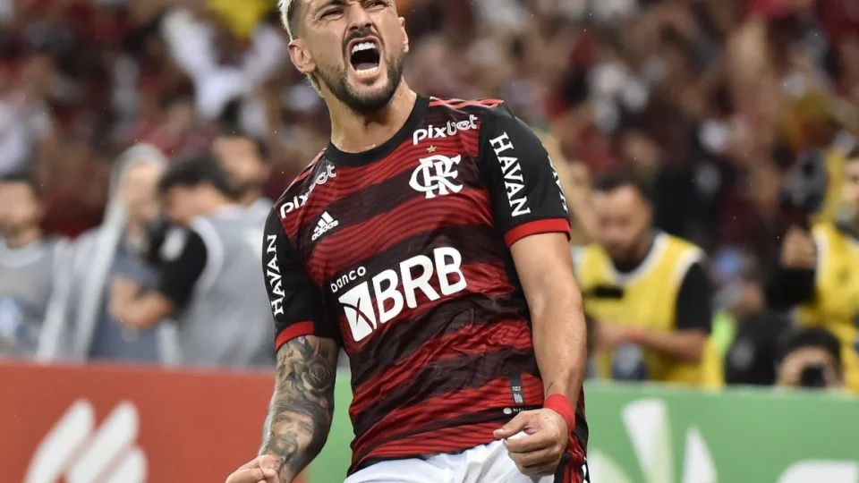 Arrascaeta do Flamengo busca obter cidadania brasileira