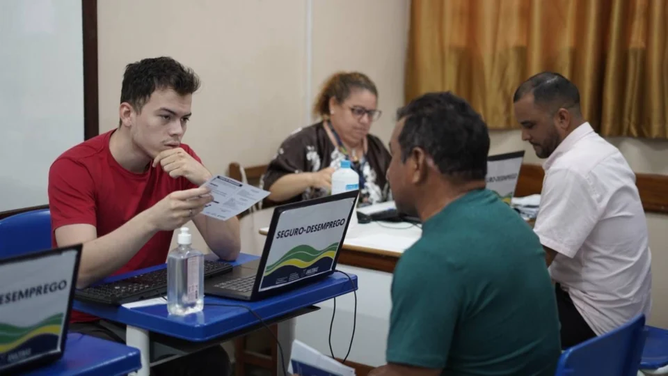 Setemp seleciona candidatos para 15 vagas de Azulejista em Manaus