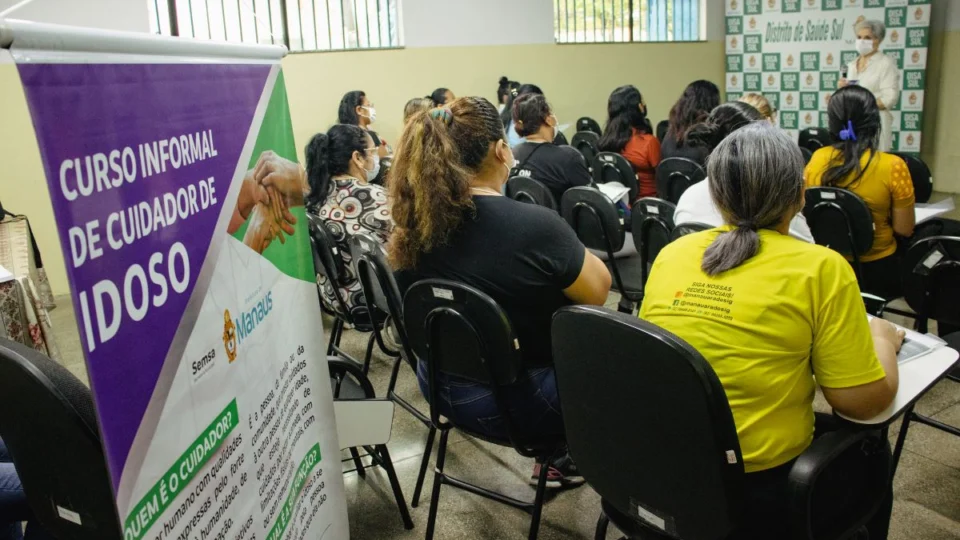 Novas turmas do curso de cuidador de idosos começam nesta segunda em Manaus