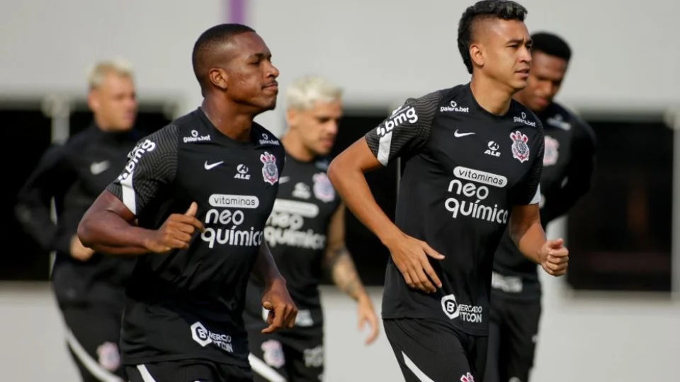 Corinthians deve dispensar quatro jogadores este ano para enxugar folha salarial