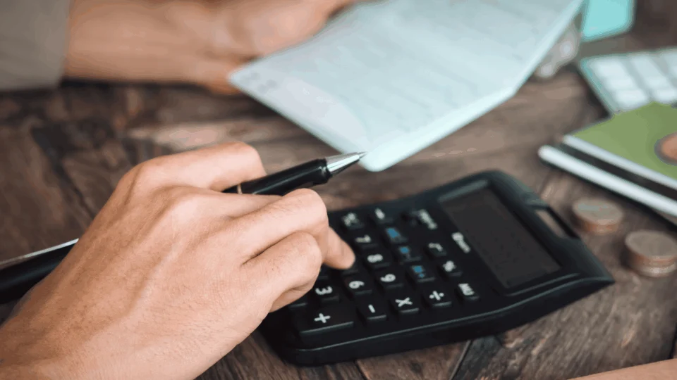 Endividamento das famílias brasileiras atinge 78,9% em novembro, revela CNC