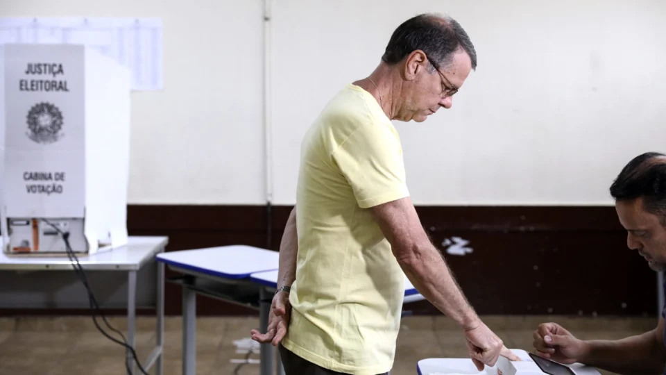 Eleições 2022: eleitor que não votou no 1º turno pode votar no 2º, diz TSE