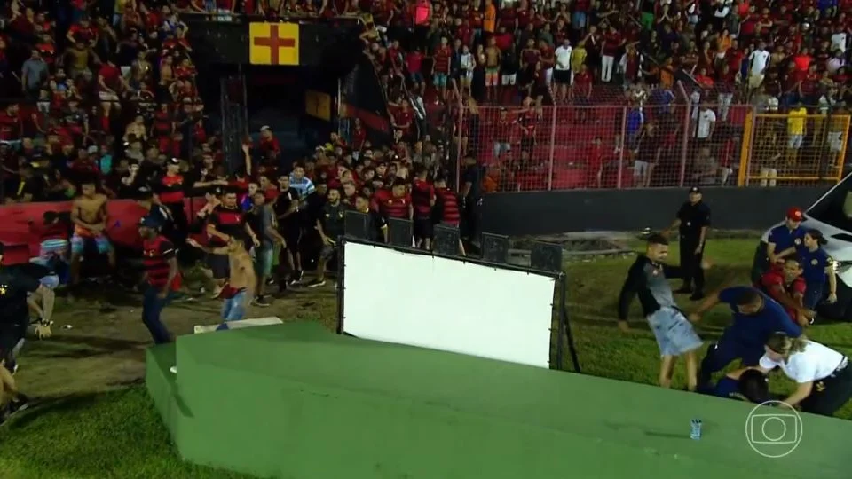 Vasco e Sport ficam no 1 a 1, torcida invade campo e jogo é encerrado pela Série B