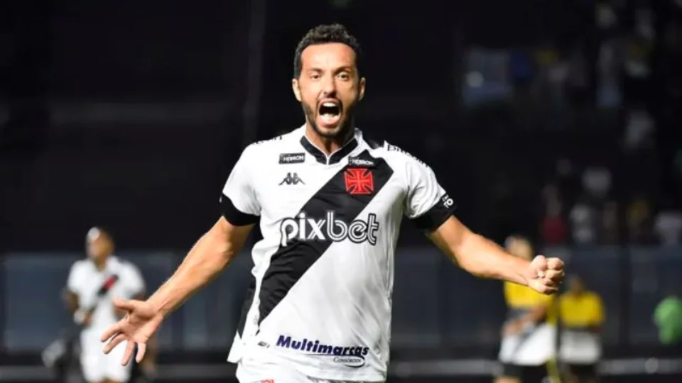 Vasco vence Criciúma de virada por 2 a 1 e fica perto da Série A do Brasileiro