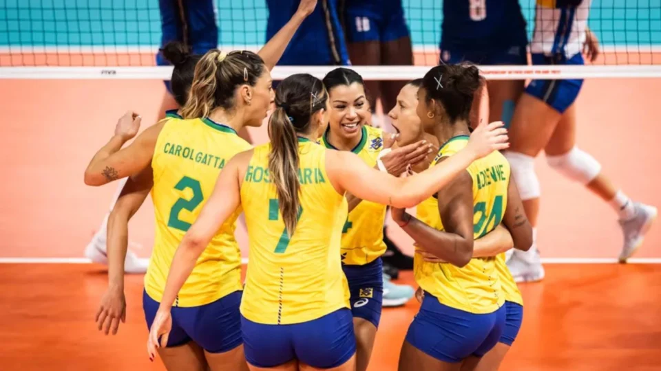 Brasil vence Itália por 3 sets a 1 e volta à final de um Mundial de Vôlei depois de 12 anos