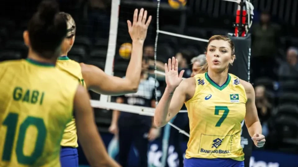 Seleção feminina encara Japão nesta terça no Mundial de Vôlei em Apeldoorn na Holanda