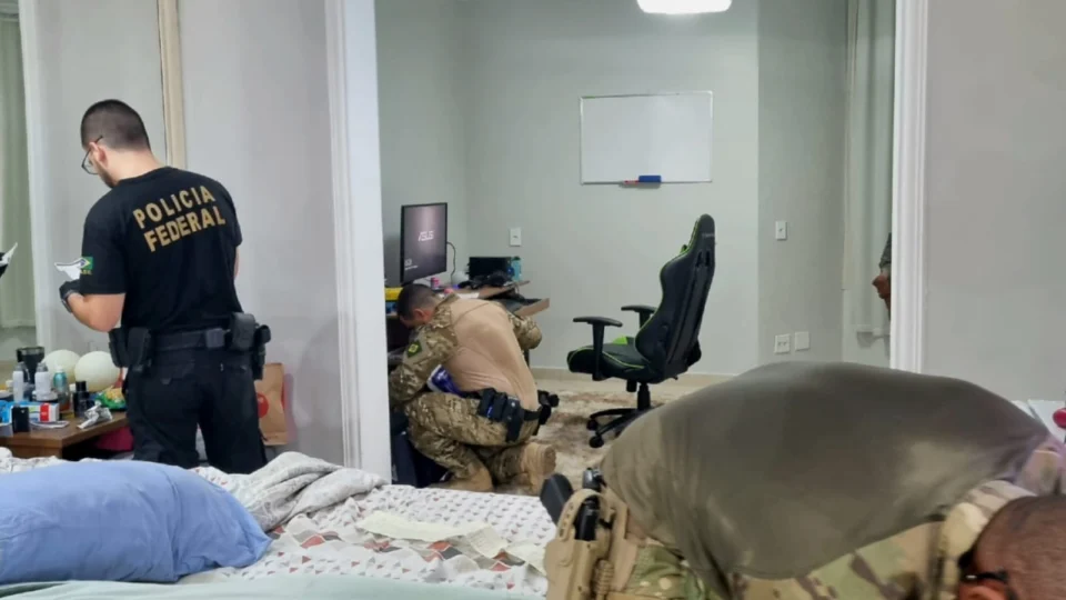 PF investiga esquema de R$ 156 milhões e faz buscas em condomínios de Manaus e outras capitais; veja imagens