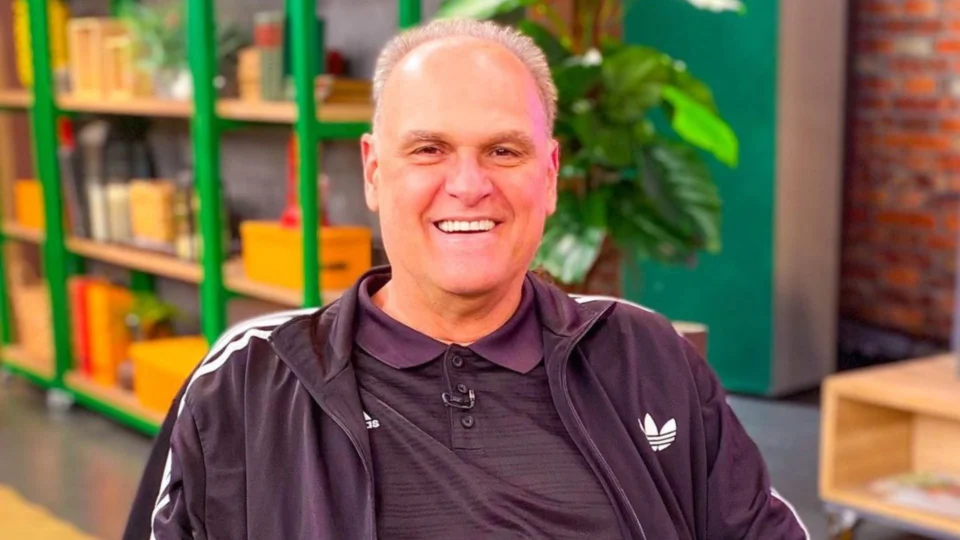 Oscar esclarece mal entendido e diz que está curado de câncer no cérebro