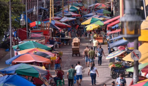 Feriado do dia 12 de outubro muda horário de funcionamento do comércio em Manaus