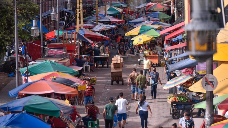 Confiança do empresário do comércio sobe 0,8% em novembro, diz CNC