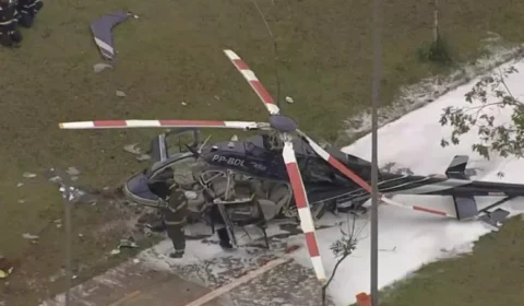 Queda de helicóptero deixa dois feridos e provoca incêndio em São Paulo
