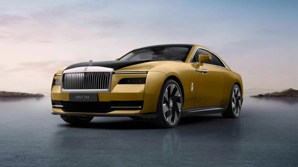 Rolls-Royce Spectre apresenta carro elétrico custando mais de R$ 2 milhões