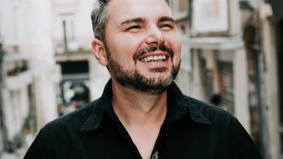 Stracho Temelkovski faz show gratuito no Teatro AM em Manaus, no domingo, 31