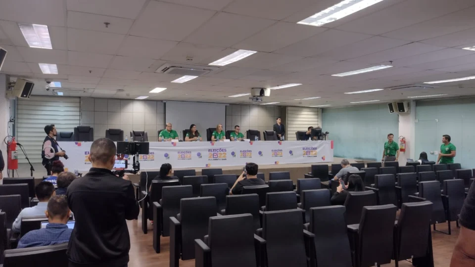 VÍDEO: Coletiva com a Diretora-geral do TRE-AM, Melissa Lavareda