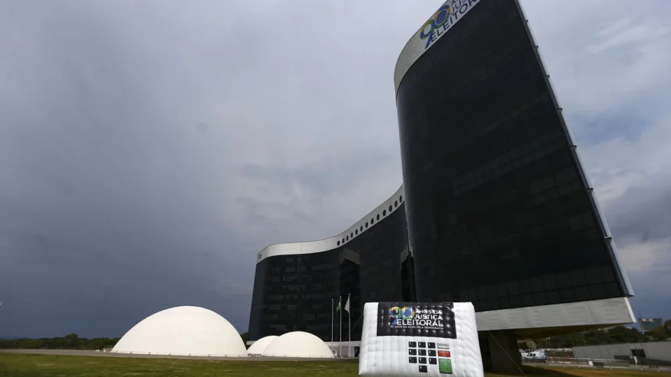 Eleições 2022: candidatos no 2° turno podem retomar campanha nesta segunda