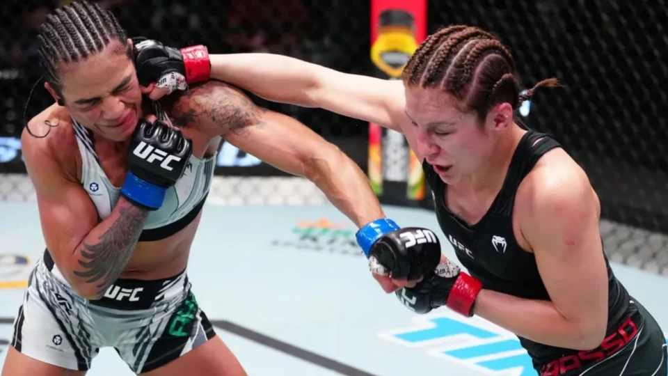 Mexicana Alexa Grasso supera brasileira Viviane Araújo no UFC Las Vegas neste sábado