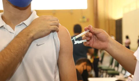 Copa e Feriado: vacinação contra Covid-19 terá horário diferenciado em Manaus