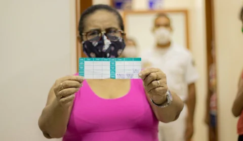 População ‘atrasada’ deve atualizar esquema vacinal contra Covid-19, em Manaus