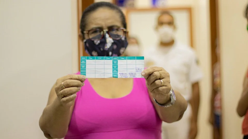 População ‘atrasada’ deve atualizar esquema vacinal contra Covid-19, em Manaus