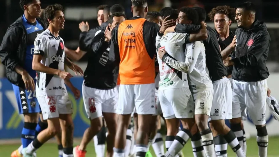 Após vencer Operário e empate de Cruzeiro e Ituano, Vasco tem 70% de chance de subir à Série A