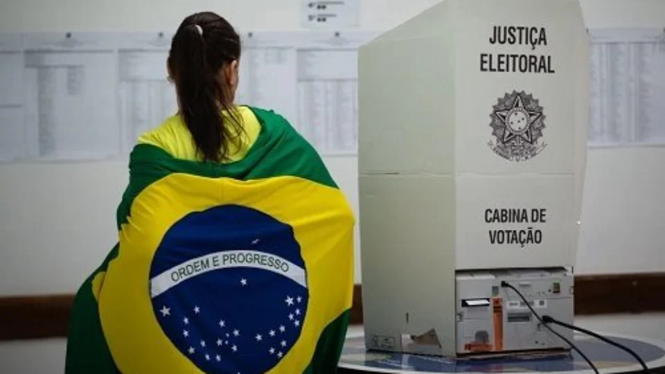 Encerra votação para presidente do Brasil no exterior