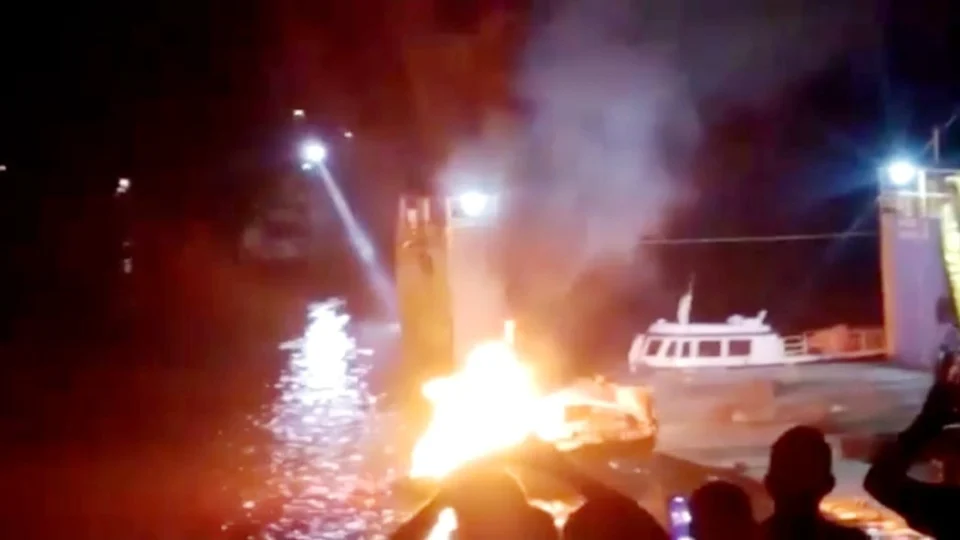 VÍDEO: embarcação explode em porto no interior do AM